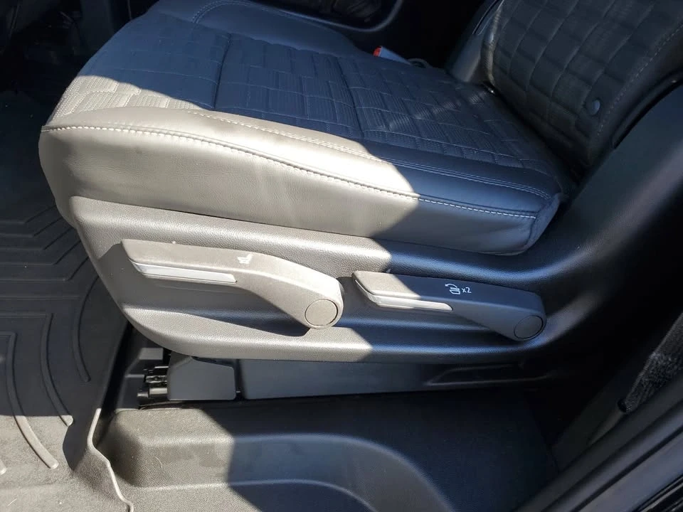 2024 Cadillac Escalade 5th Gen - Image 16 of 20