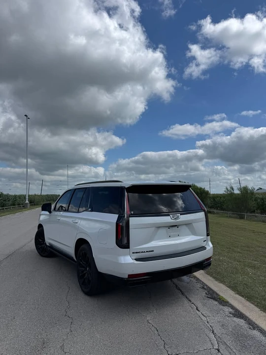 2024 Cadillac Escalade 5th Gen - Image 4 of 9
