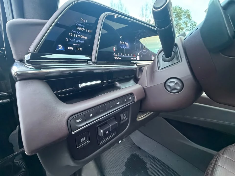 2024 Cadillac Escalade 5th Gen - Image 15 of 20