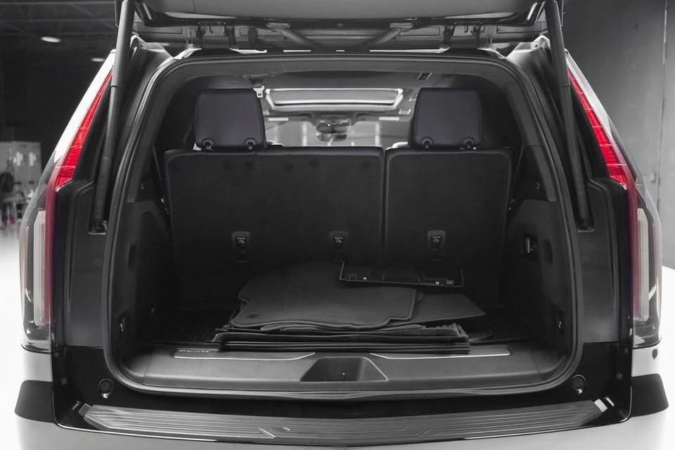 2024 Cadillac Escalade 5th Gen - Image 13 of 20