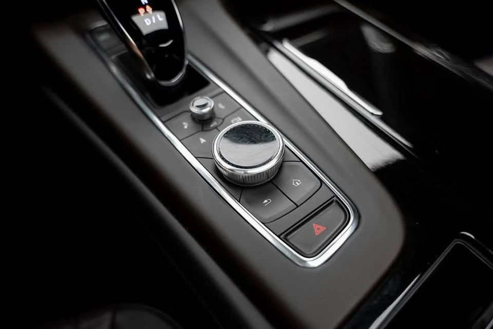 2024 Cadillac Escalade 5th Gen - Image 15 of 20