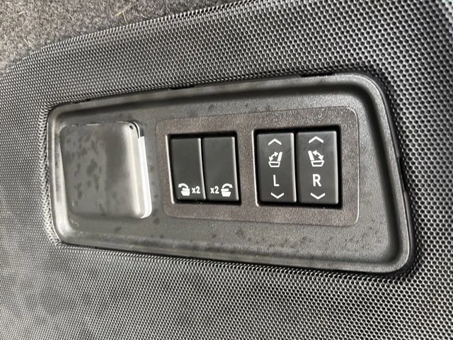 2024 Cadillac Escalade 5th Gen - Image 14 of 18