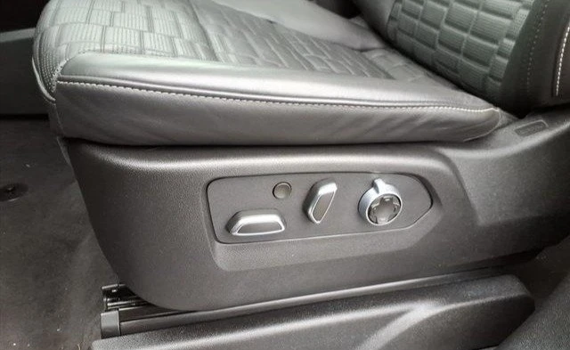 2024 Cadillac Escalade 5th Gen - Image 12 of 19