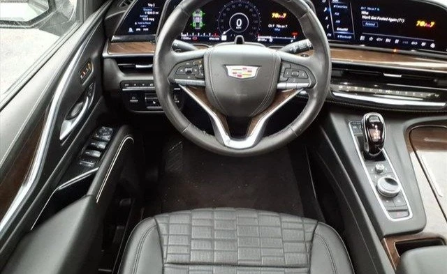 2024 Cadillac Escalade 5th Gen - Image 16 of 19