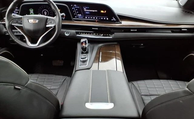 2024 Cadillac Escalade 5th Gen - Image 18 of 19