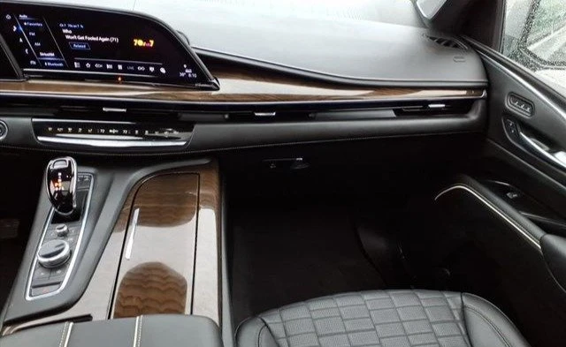 2024 Cadillac Escalade 5th Gen - Image 17 of 19