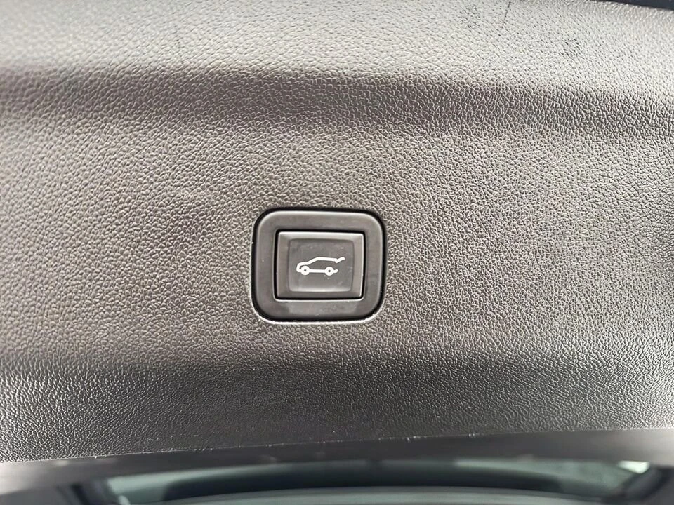 2024 Cadillac Escalade 5th Gen - Image 9 of 20
