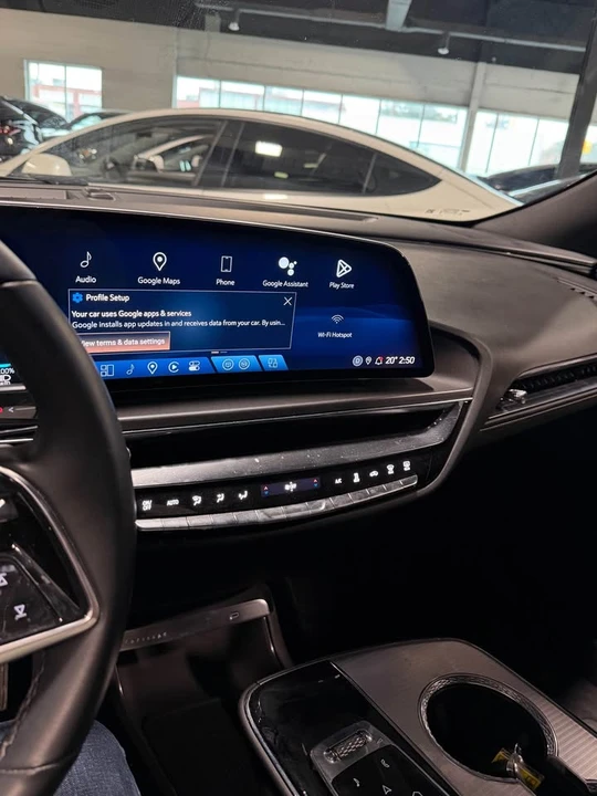 2024 Cadillac Lyriq - Image 6 of 9