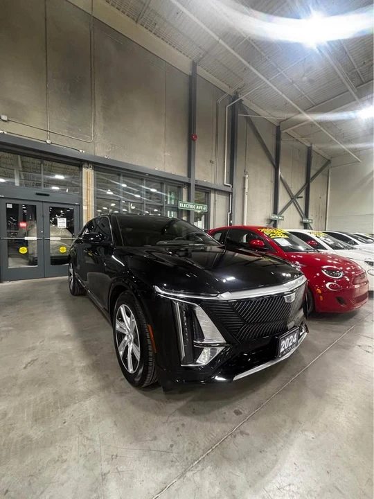 2024 Cadillac Lyriq - Image 2 of 8