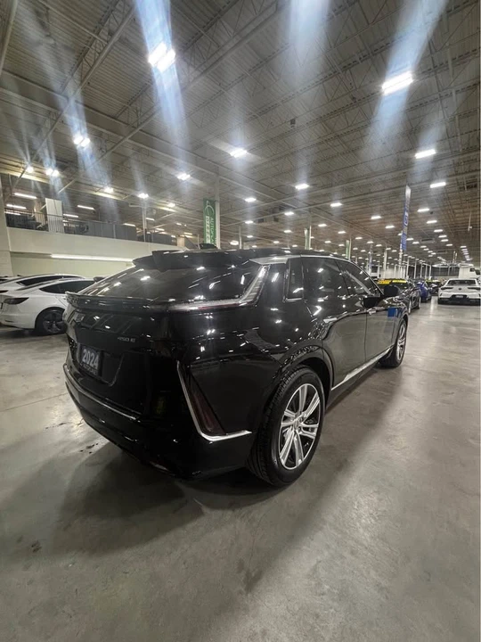 2024 Cadillac Lyriq - Image 6 of 8