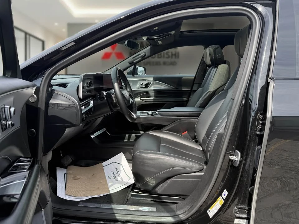 2024 Cadillac Lyriq - Image 17 of 20