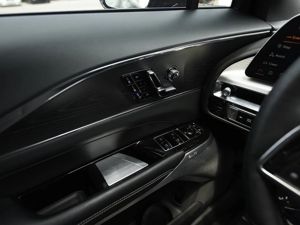 2024 Cadillac Lyriq - Image 20 of 20
