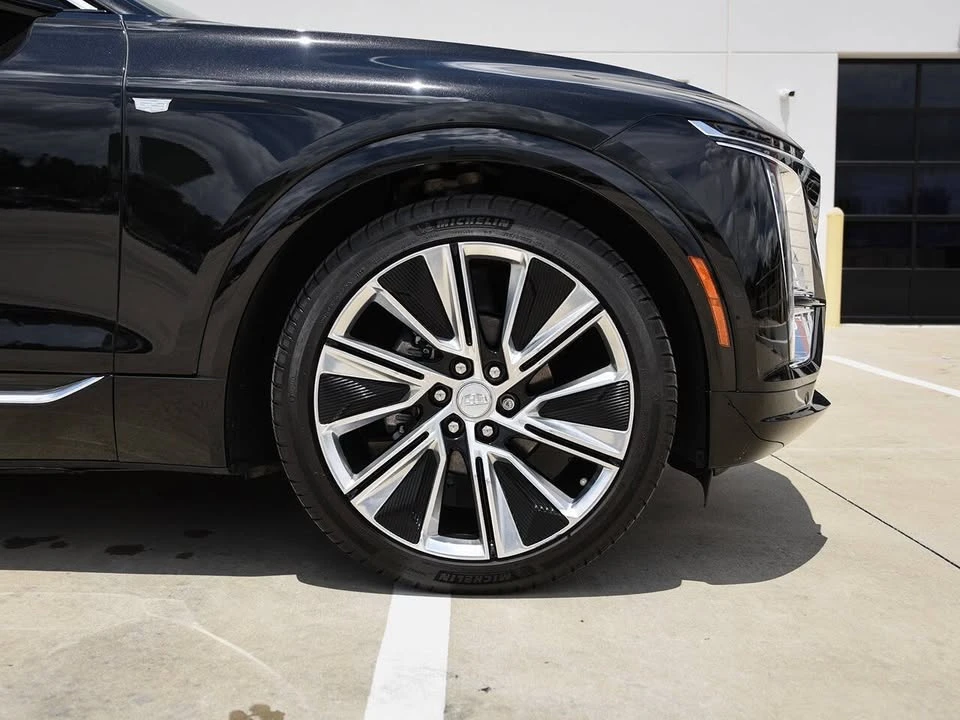 2024 Cadillac Lyriq - Image 11 of 20