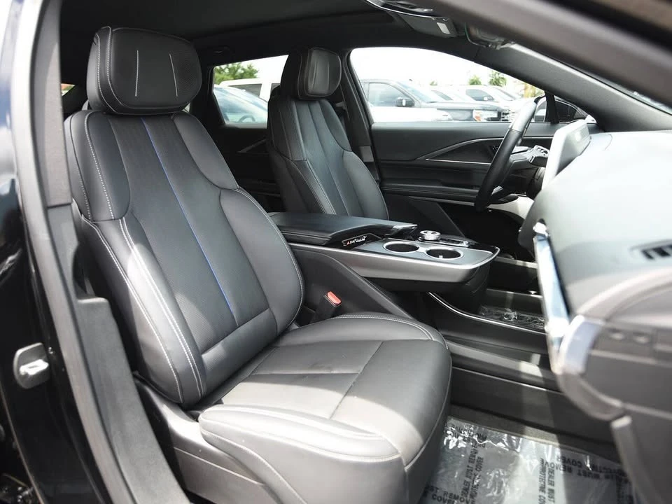 2024 Cadillac Lyriq - Image 16 of 20