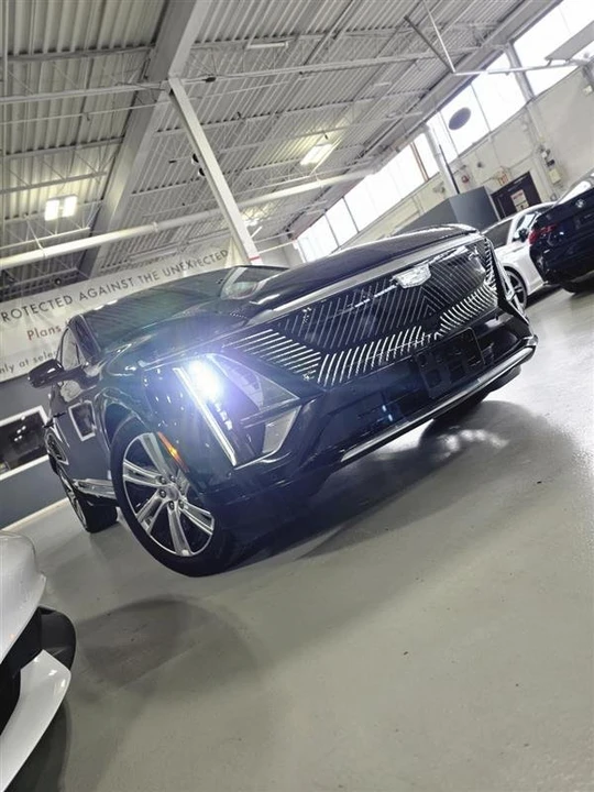 2024 Cadillac Lyriq - Image 2 of 15