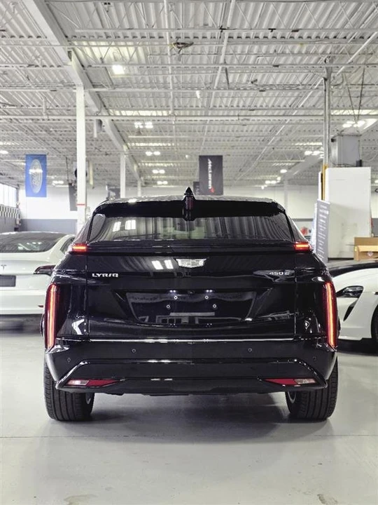 2024 Cadillac Lyriq - Image 3 of 15