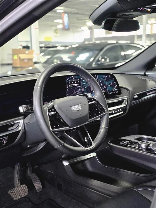 2024 Cadillac Lyriq - Image 11 of 15