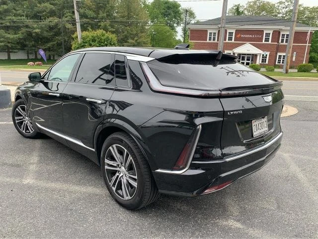 2024 Cadillac Lyriq - Image 2 of 8