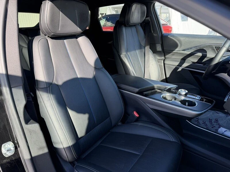2024 Cadillac Lyriq - Image 18 of 20