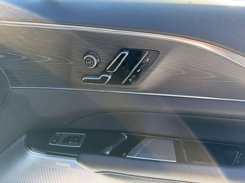 2024 Cadillac Lyriq - Image 17 of 20