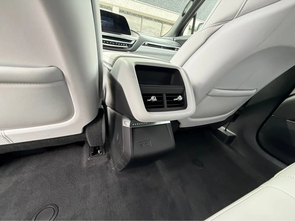 2024 Cadillac Lyriq - Image 15 of 17
