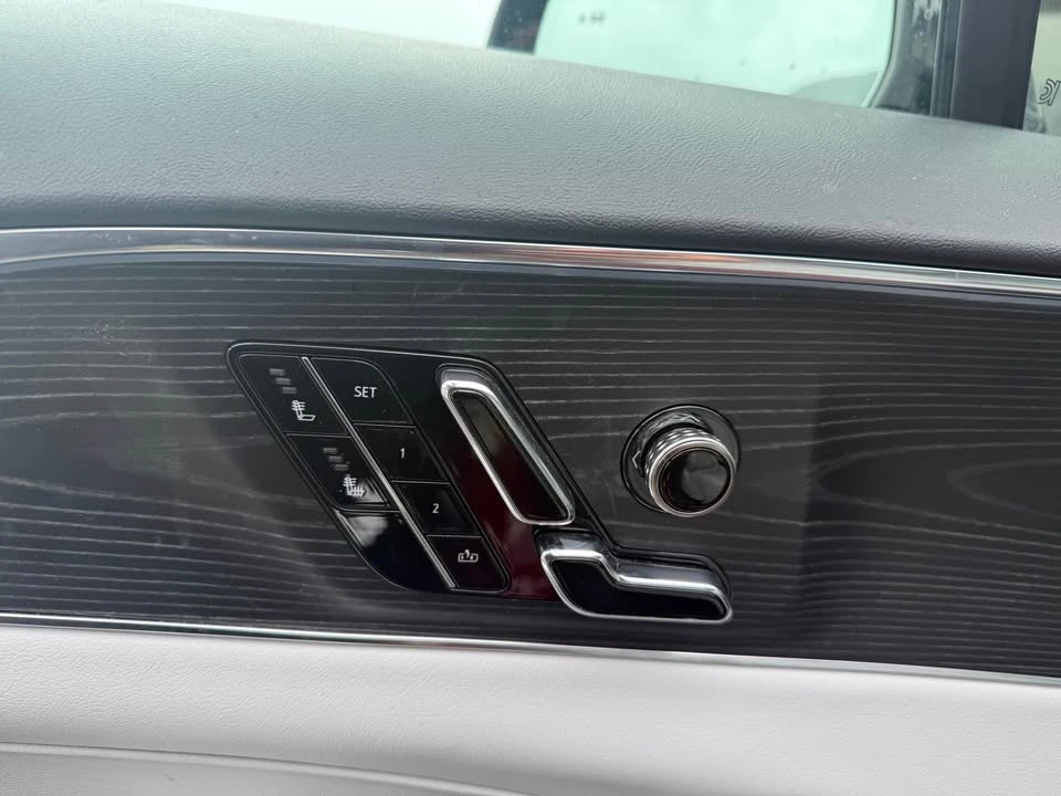 2024 Cadillac Lyriq - Image 7 of 17