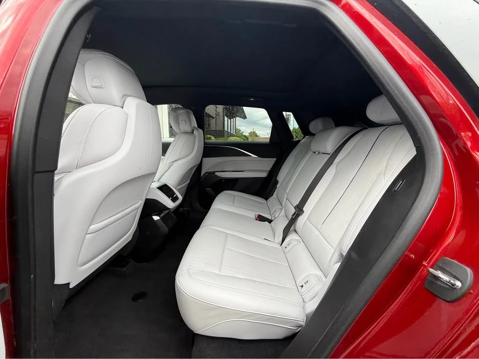 2024 Cadillac Lyriq - Image 14 of 17