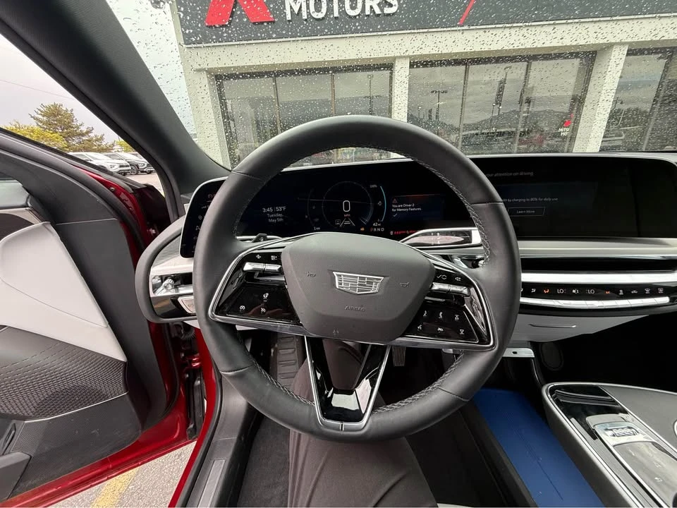2024 Cadillac Lyriq - Image 8 of 17
