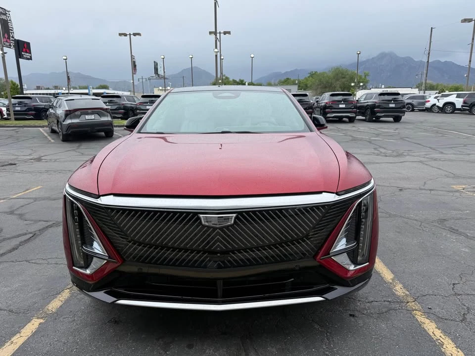 2024 Cadillac Lyriq - Image 2 of 17