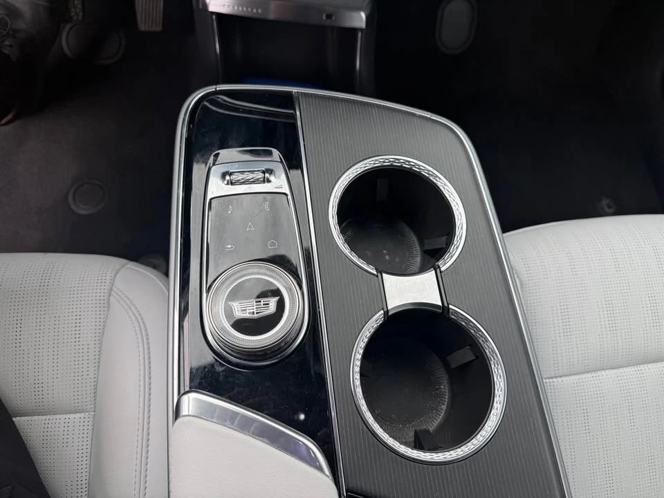 2024 Cadillac Lyriq - Image 12 of 17