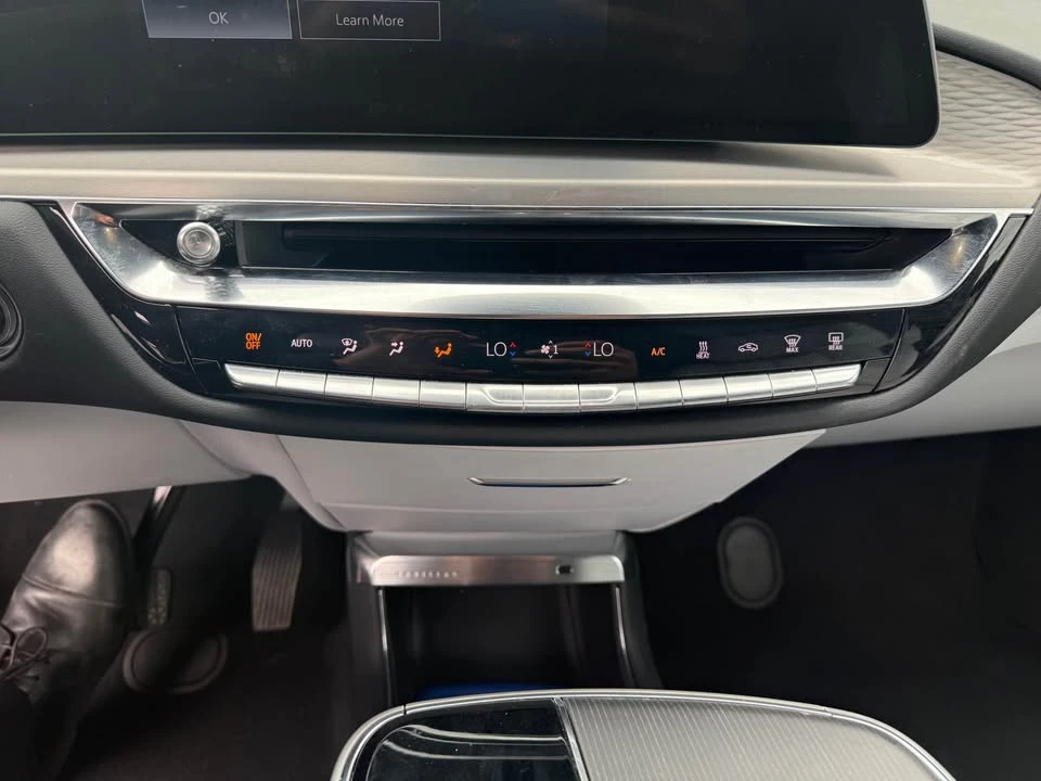2024 Cadillac Lyriq - Image 11 of 17