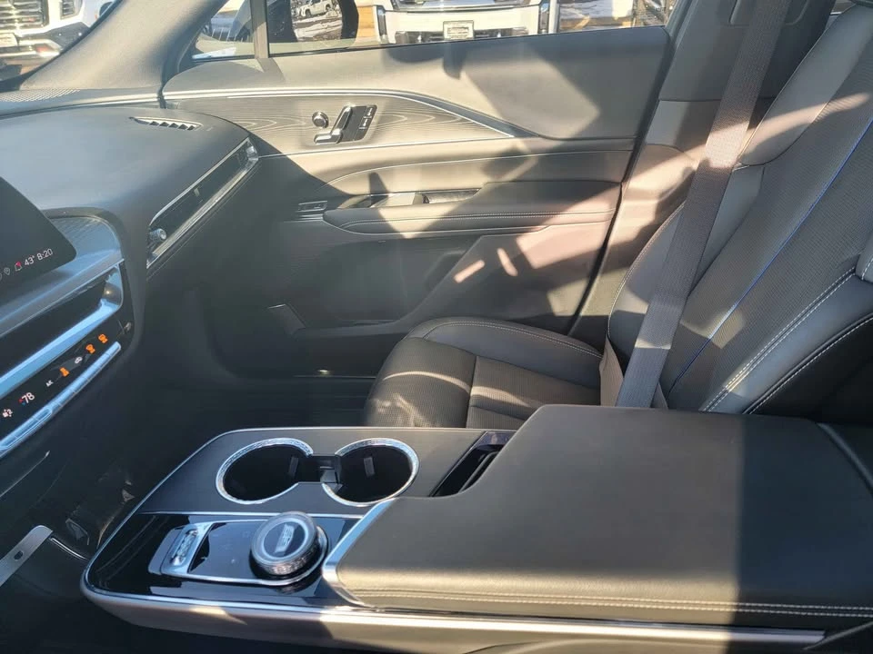 2024 Cadillac Lyriq - Image 13 of 14
