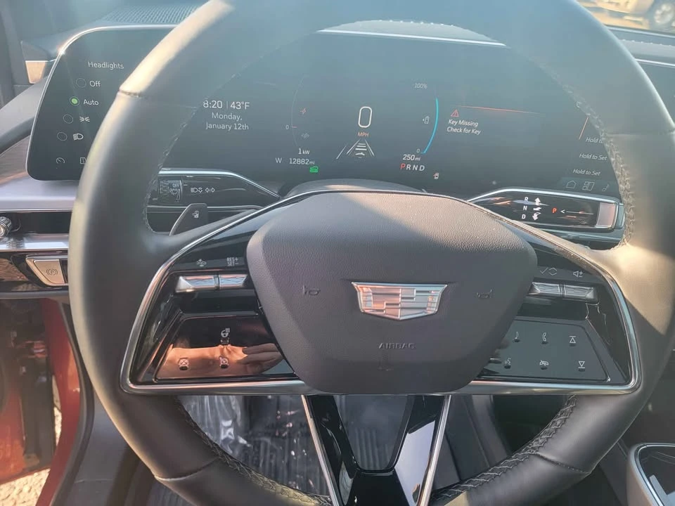 2024 Cadillac Lyriq - Image 11 of 14