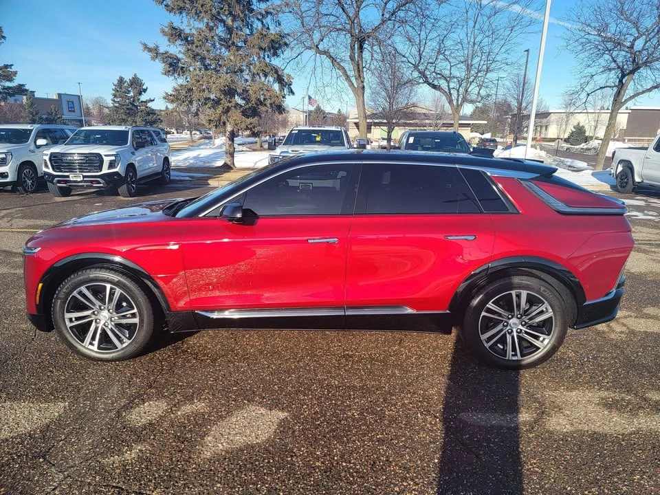 2024 Cadillac Lyriq - Image 2 of 14