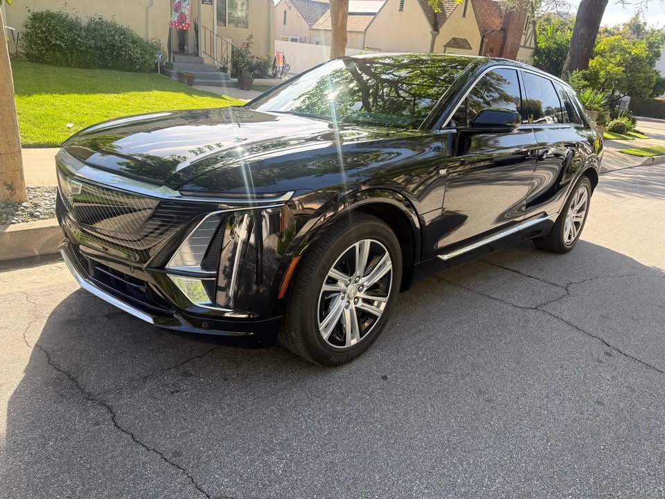 2024 Cadillac Lyriq - Image 2 of 5