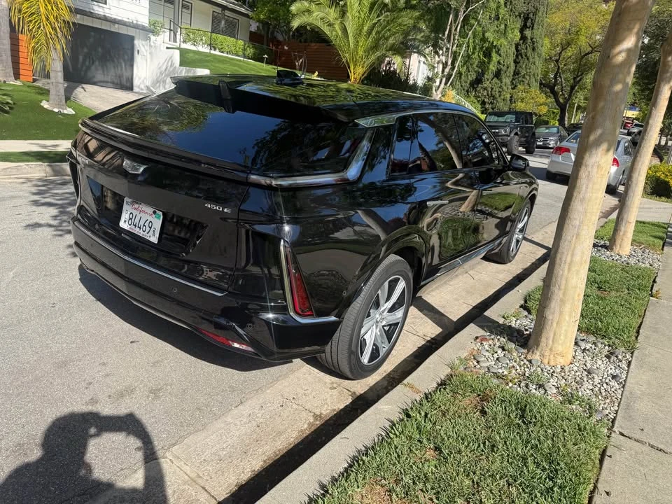 2024 Cadillac Lyriq - Image 3 of 5