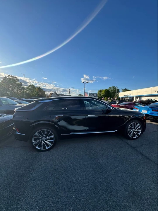 2024 Cadillac Lyriq - Image 3 of 8