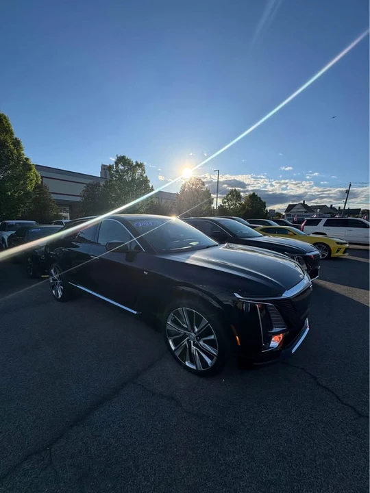 2024 Cadillac Lyriq - Image 2 of 8