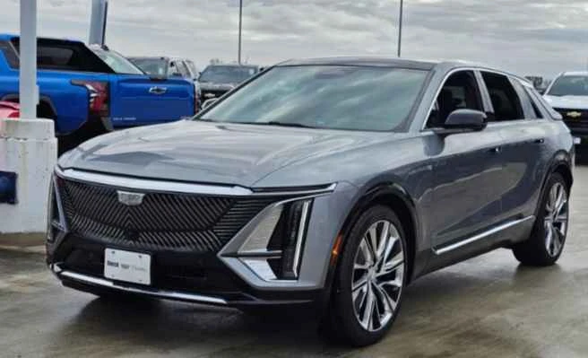 2024 Cadillac Lyriq - Image 2 of 20