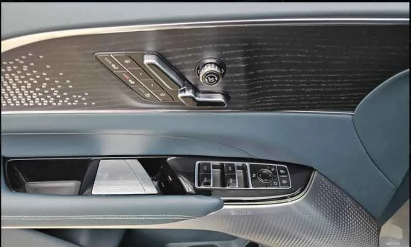 2024 Cadillac Lyriq - Image 12 of 20