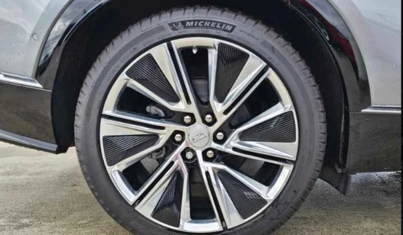 2024 Cadillac Lyriq - Image 9 of 20