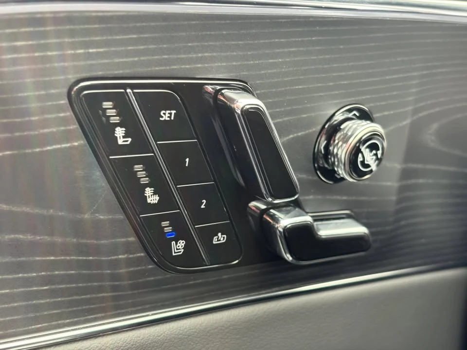 2024 Cadillac Lyriq - Image 14 of 20
