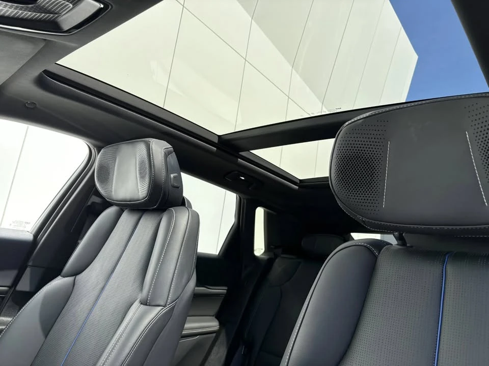 2024 Cadillac Lyriq - Image 19 of 20