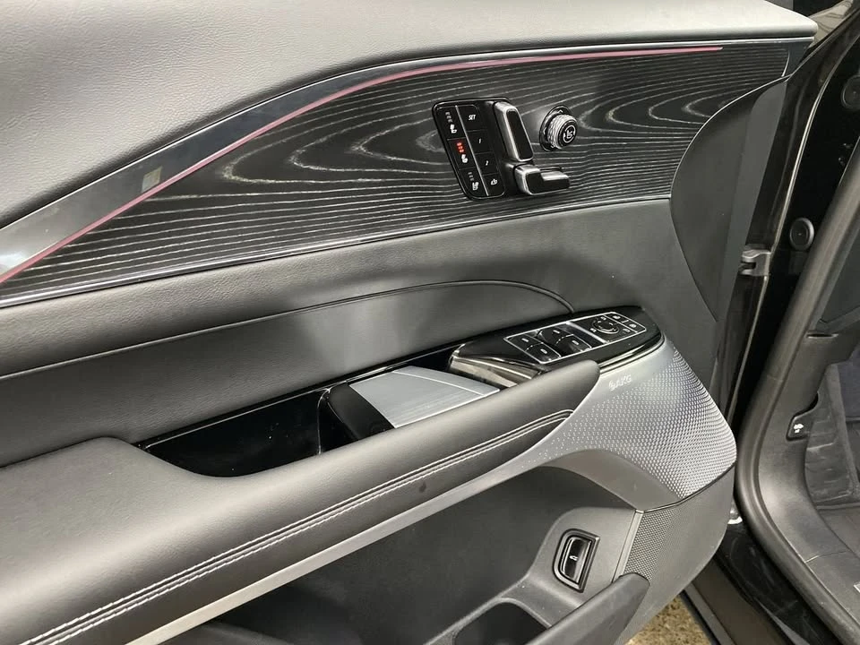 2024 Cadillac Lyriq - Image 15 of 20