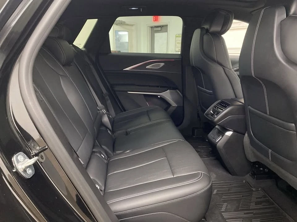 2024 Cadillac Lyriq - Image 18 of 20