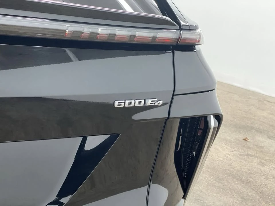 2024 Cadillac Lyriq - Image 11 of 20