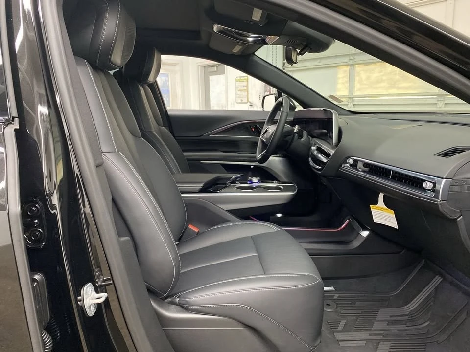 2024 Cadillac Lyriq - Image 19 of 20