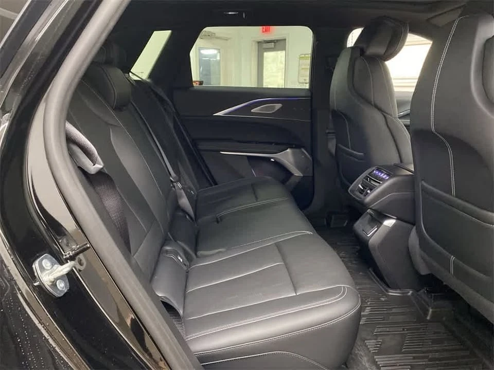 2024 Cadillac Lyriq - Image 15 of 16
