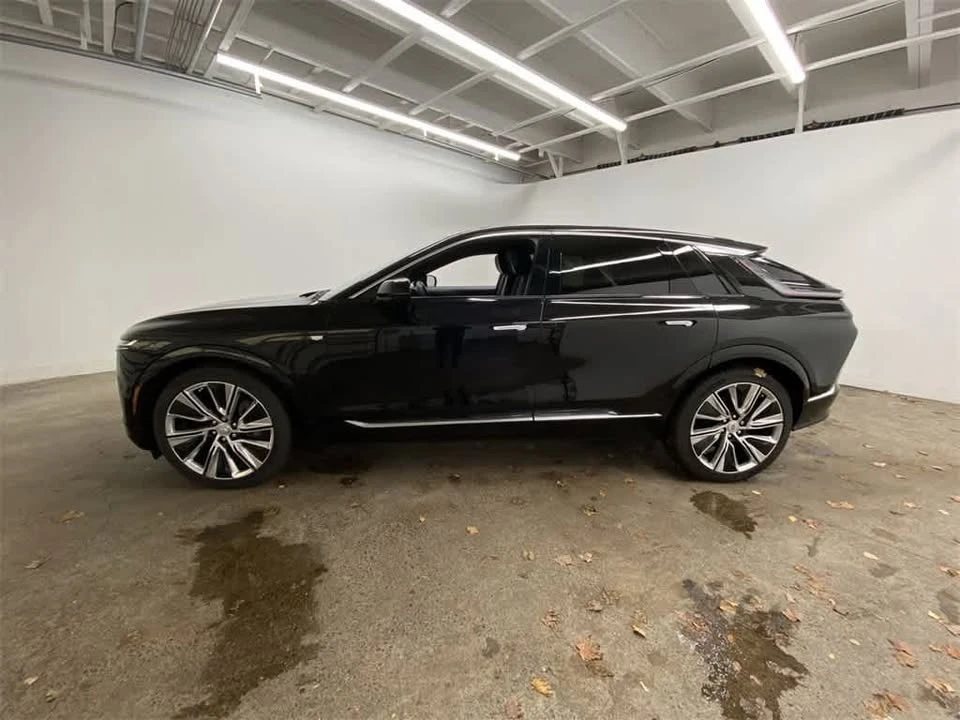 2024 Cadillac Lyriq - Image 2 of 16
