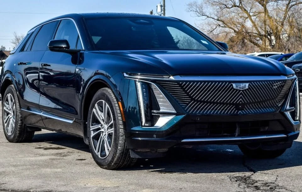 2024 Cadillac Lyriq - Image 2 of 13